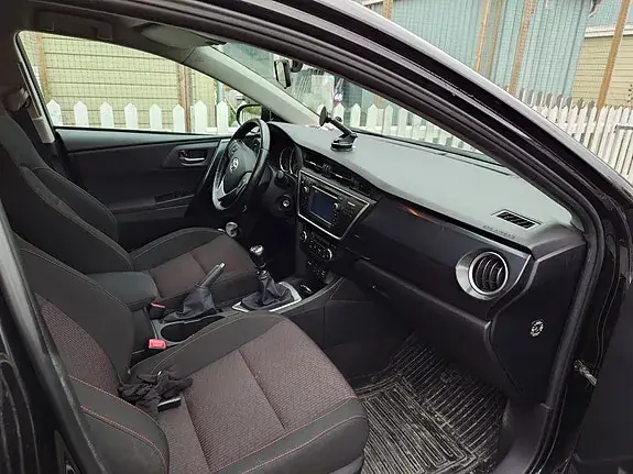 Toyota Auris 2014 photo 5