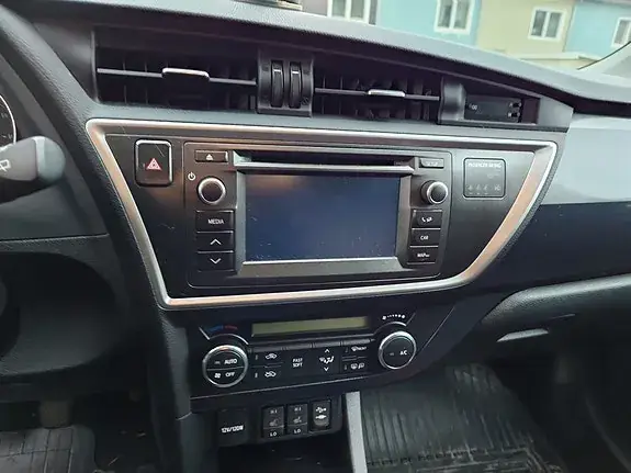 Toyota Auris 2014 photo 3