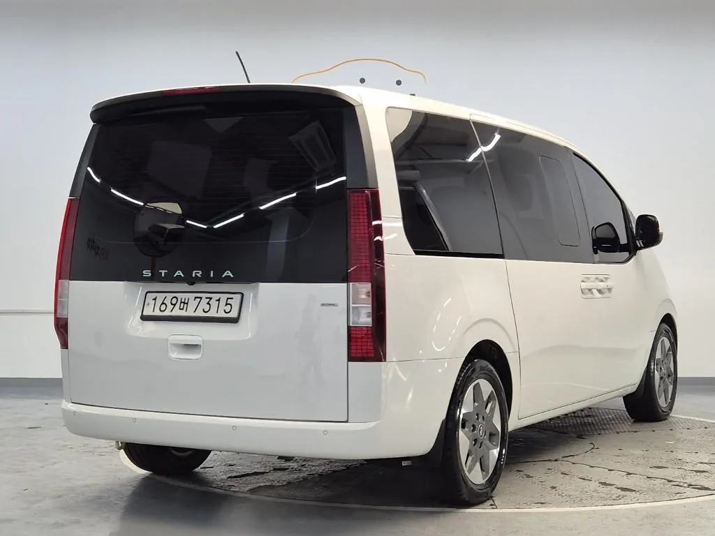 Hyundai Staria 2022 photo 3