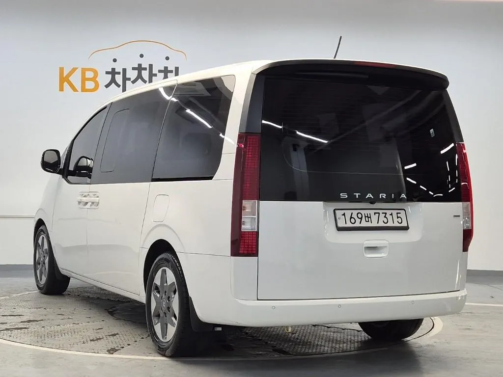Hyundai Staria 2022 photo 2