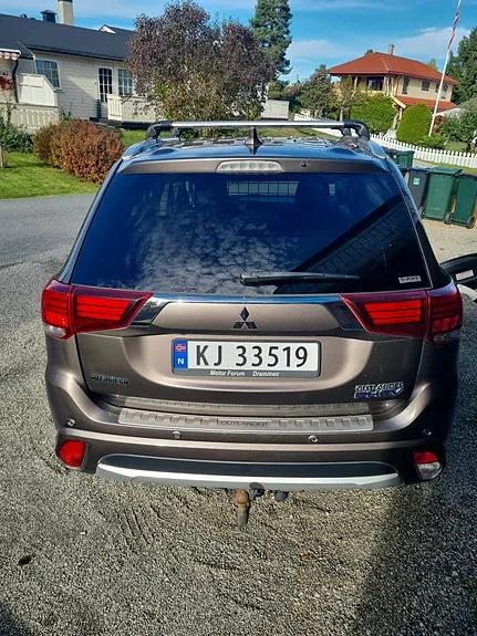 Mitsubishi Outlander 2018 photo 2