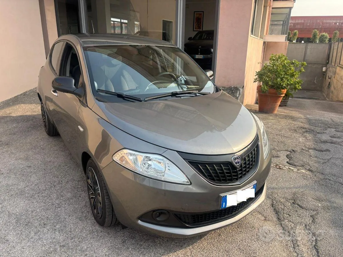Lancia Ypsilon 2024 photo 2