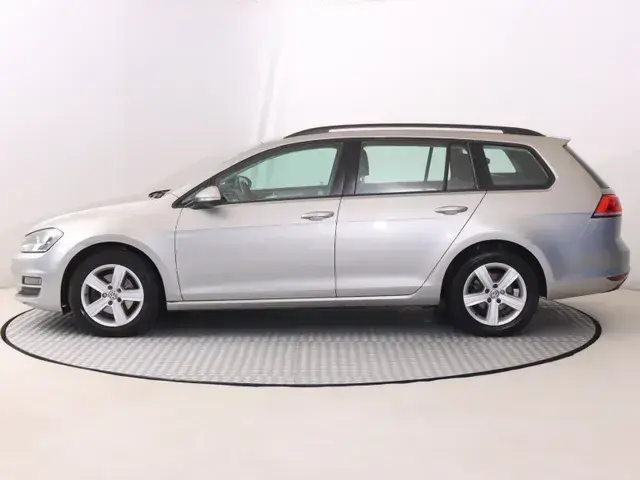 Volkswagen Golf Variant 2016 photo 2