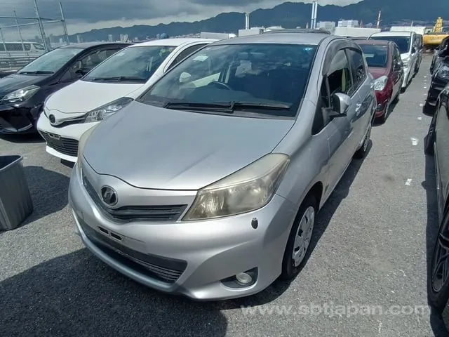 Toyota Vitz 2013 photo 2