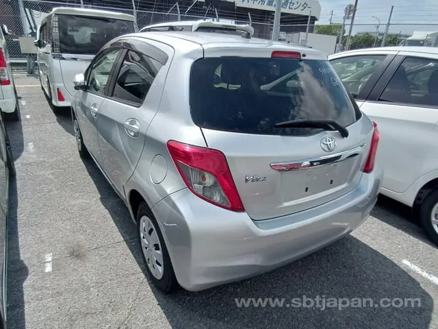 Toyota Vitz 2013 photo 3