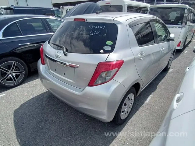 Toyota Vitz 2013 photo 4