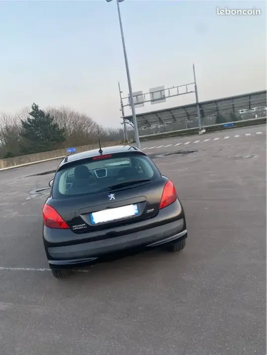 Peugeot 207 2008 photo 2