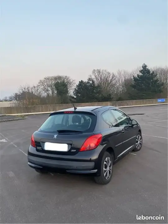 Peugeot 207 2008 photo 3
