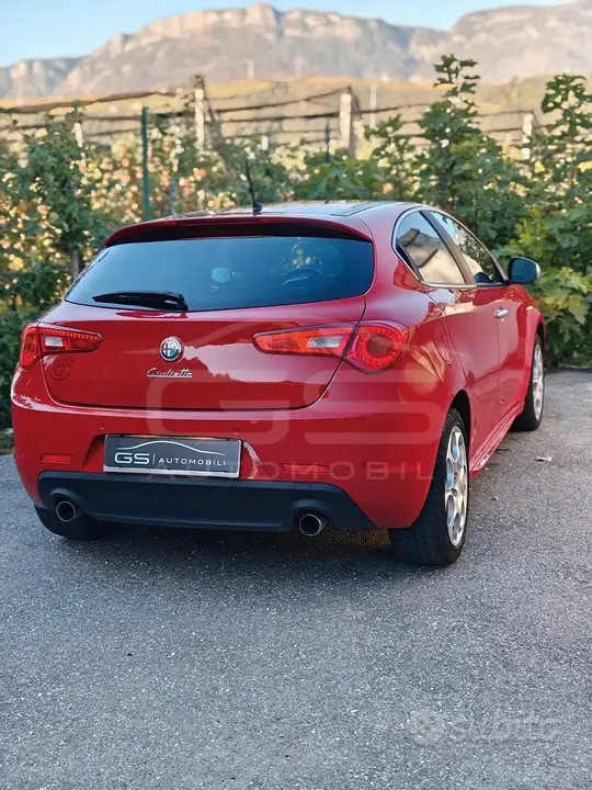 Alfa Romeo Giulietta 2012 photo 3