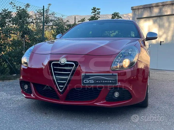 Alfa Romeo Giulietta 2012 photo 2