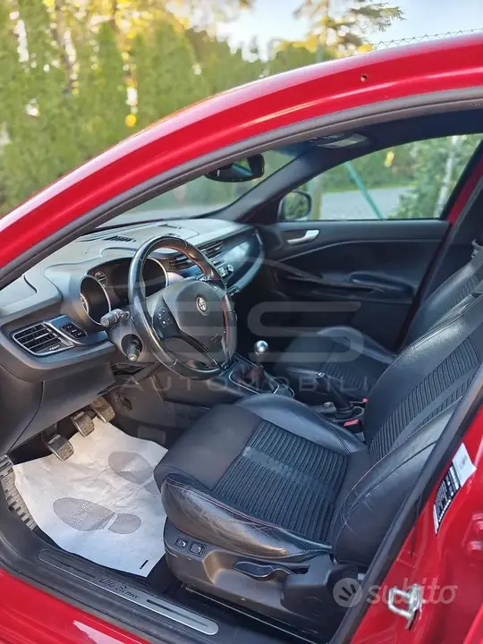 Alfa Romeo Giulietta 2012 photo 4