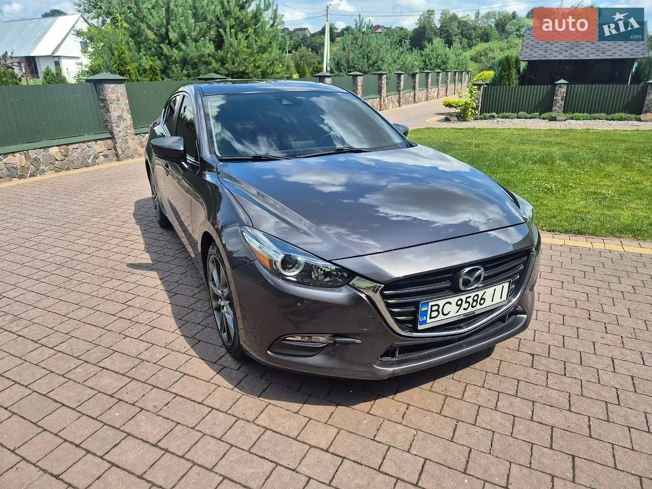 Mazda 3 2017 photo 2