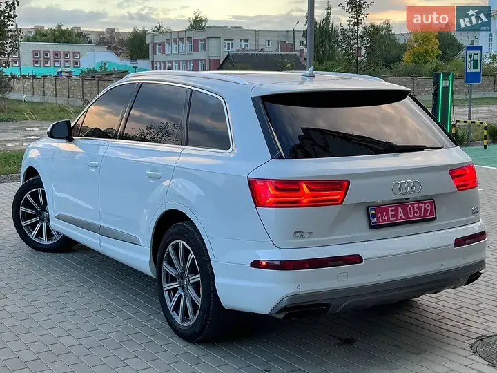 Audi Q7 2017 photo 2