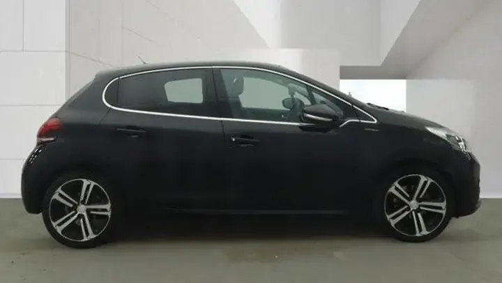 Peugeot 208 2018 photo 5