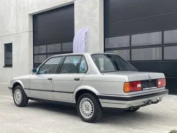 BMW Série 3 1990 photo 3