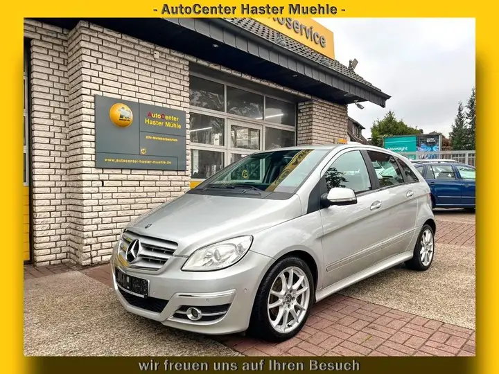 Mercedes-Benz B 180