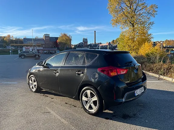 Toyota Auris 2014 photo 3