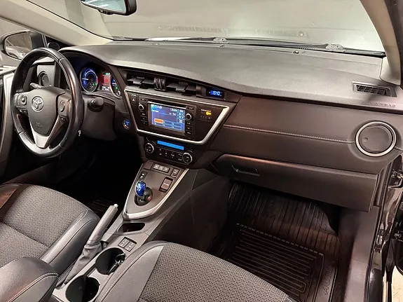 Toyota Auris 2014 photo 5