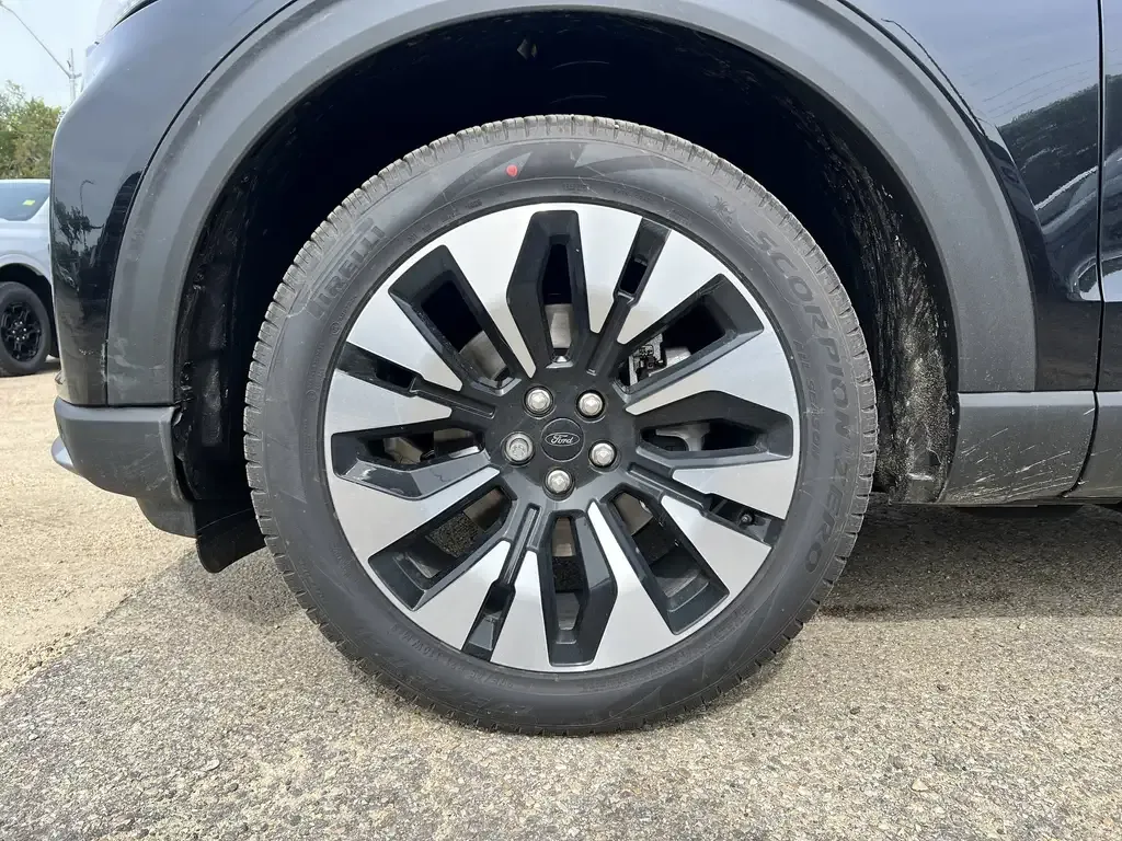Ford Explorer 2026 photo 3