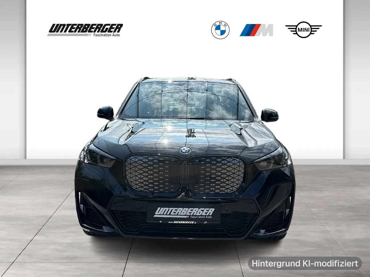 BMW Ix1 photo 2