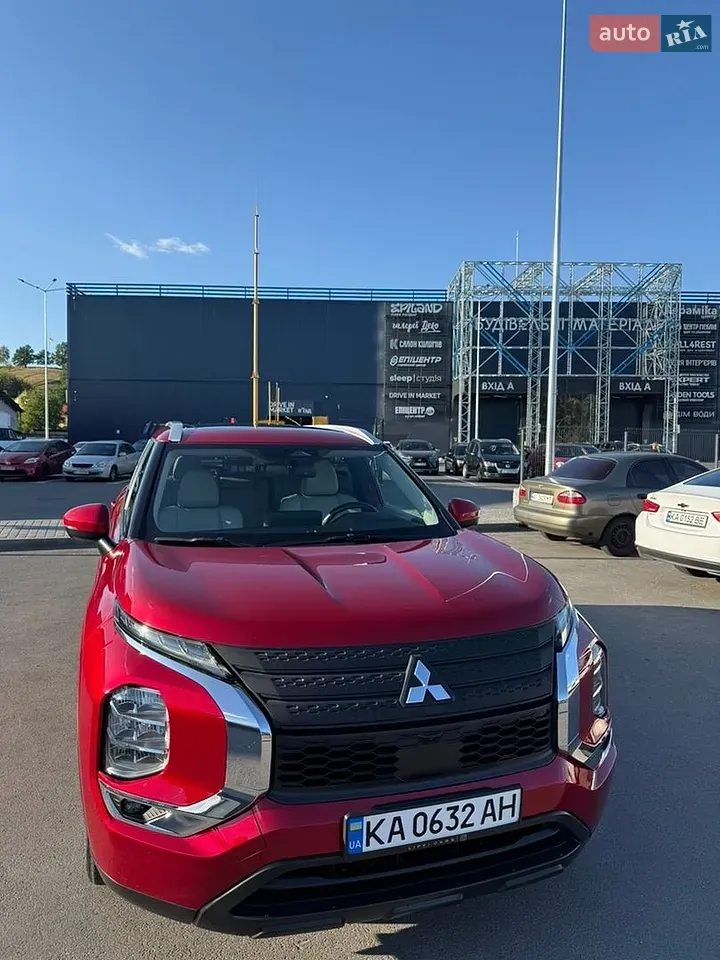 Mitsubishi Outlander 2022 photo 2