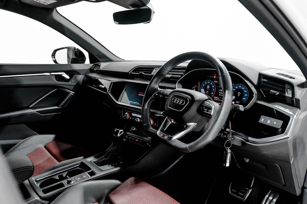 Audi Q3 2021 photo 4
