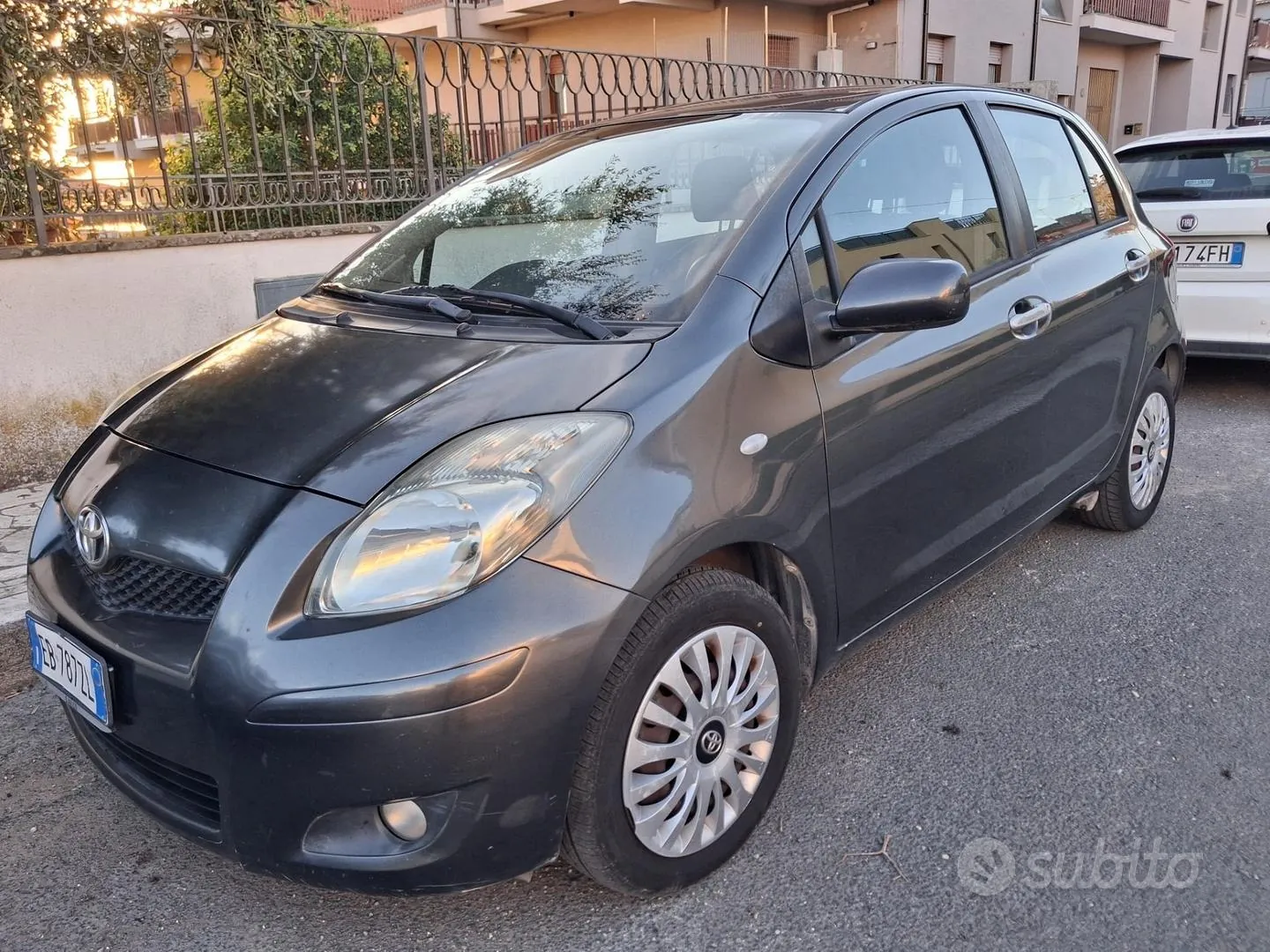Toyota Yaris 2010 photo 2