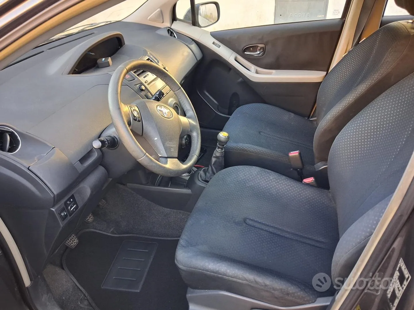 Toyota Yaris 2010 photo 5