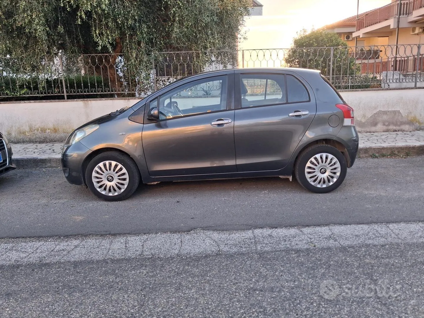 Toyota Yaris 2010 photo 3