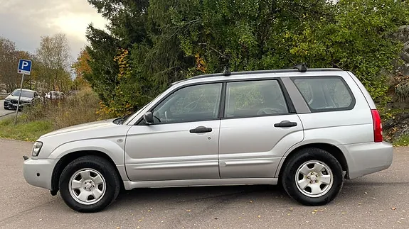 Subaru Forester 2005 photo 2