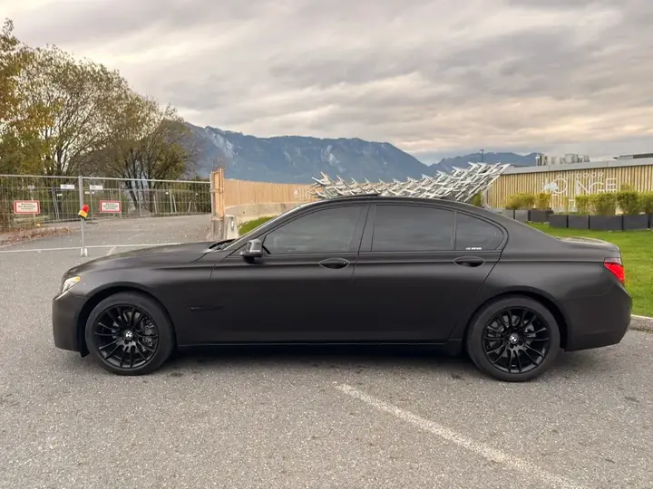 BMW 7 Series 2015 photo 2