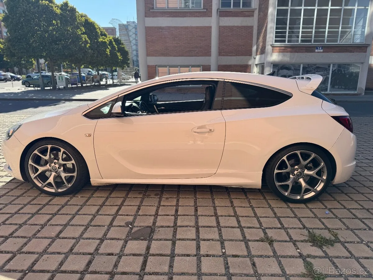 Opel Astra Gtc 2013 photo 5