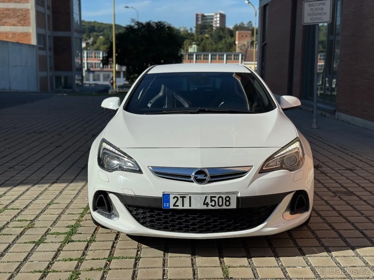 Opel Astra Gtc 2013 photo 2