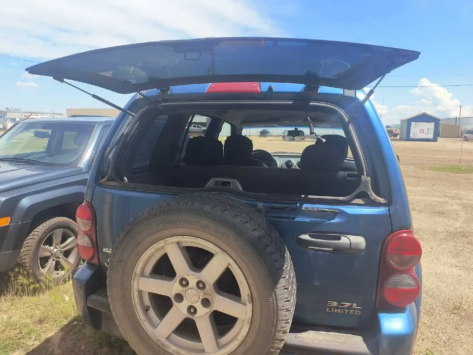 Jeep Liberty 2005 photo 4