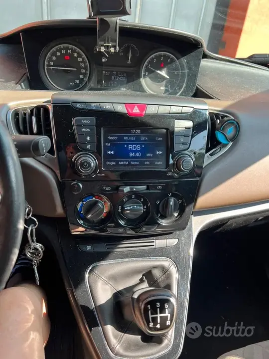 Lancia Ypsilon 2015 photo 3