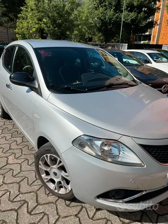Lancia Ypsilon