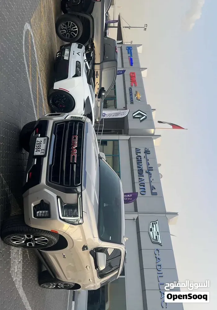 GMC Yukon 2023 photo 2