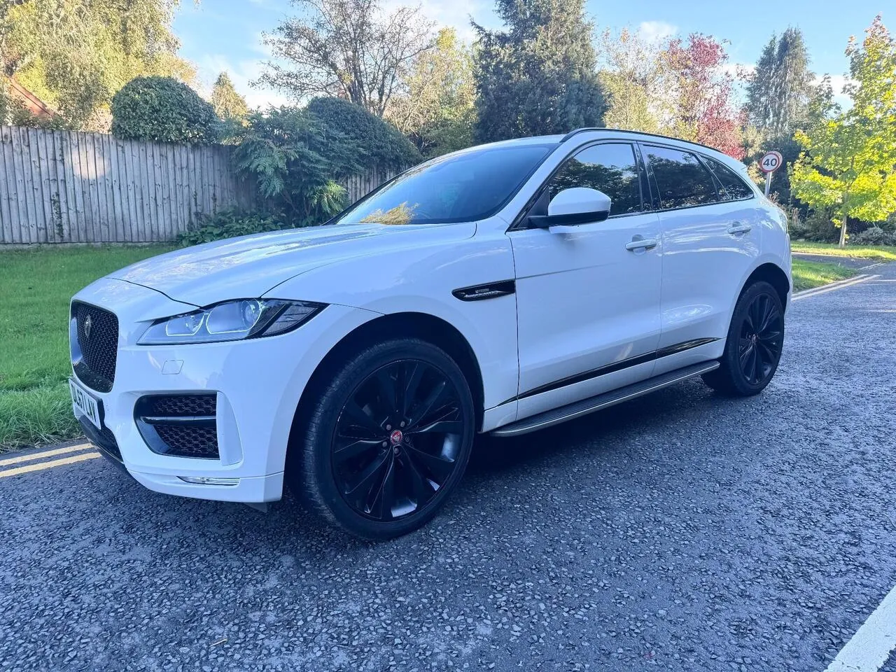 Jaguar F-Pace 2017 photo 2