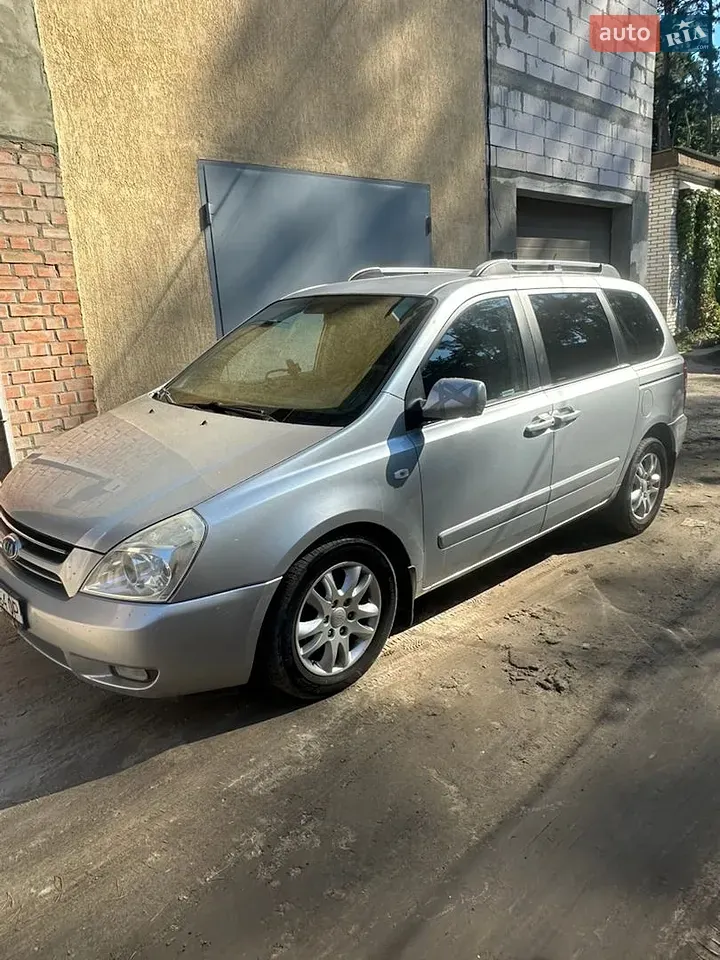 Kia Carnival 2006 photo 2