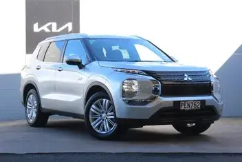 Mitsubishi Outlander 2022 photo 2