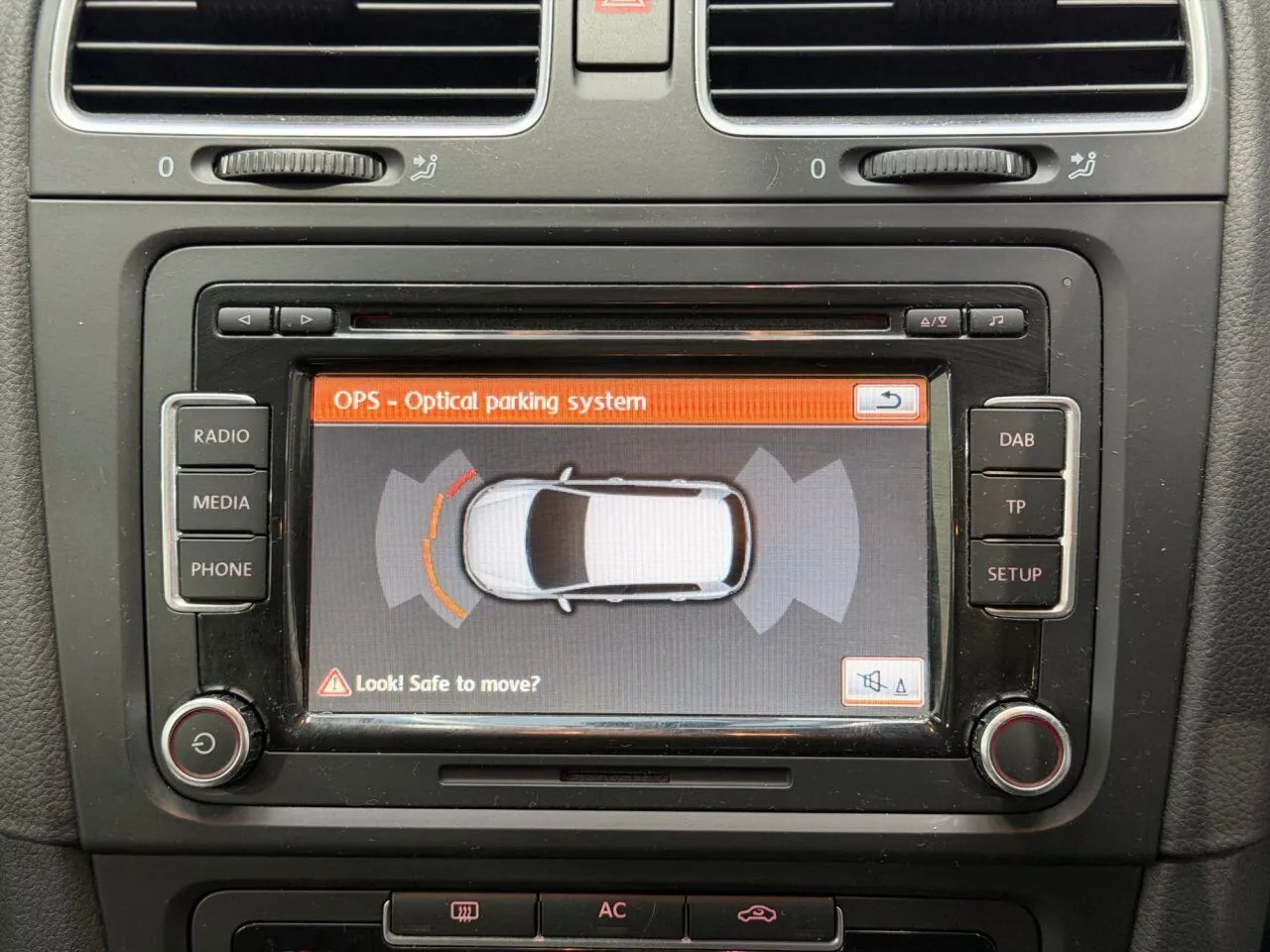 Volkswagen Golf 2012 photo 2