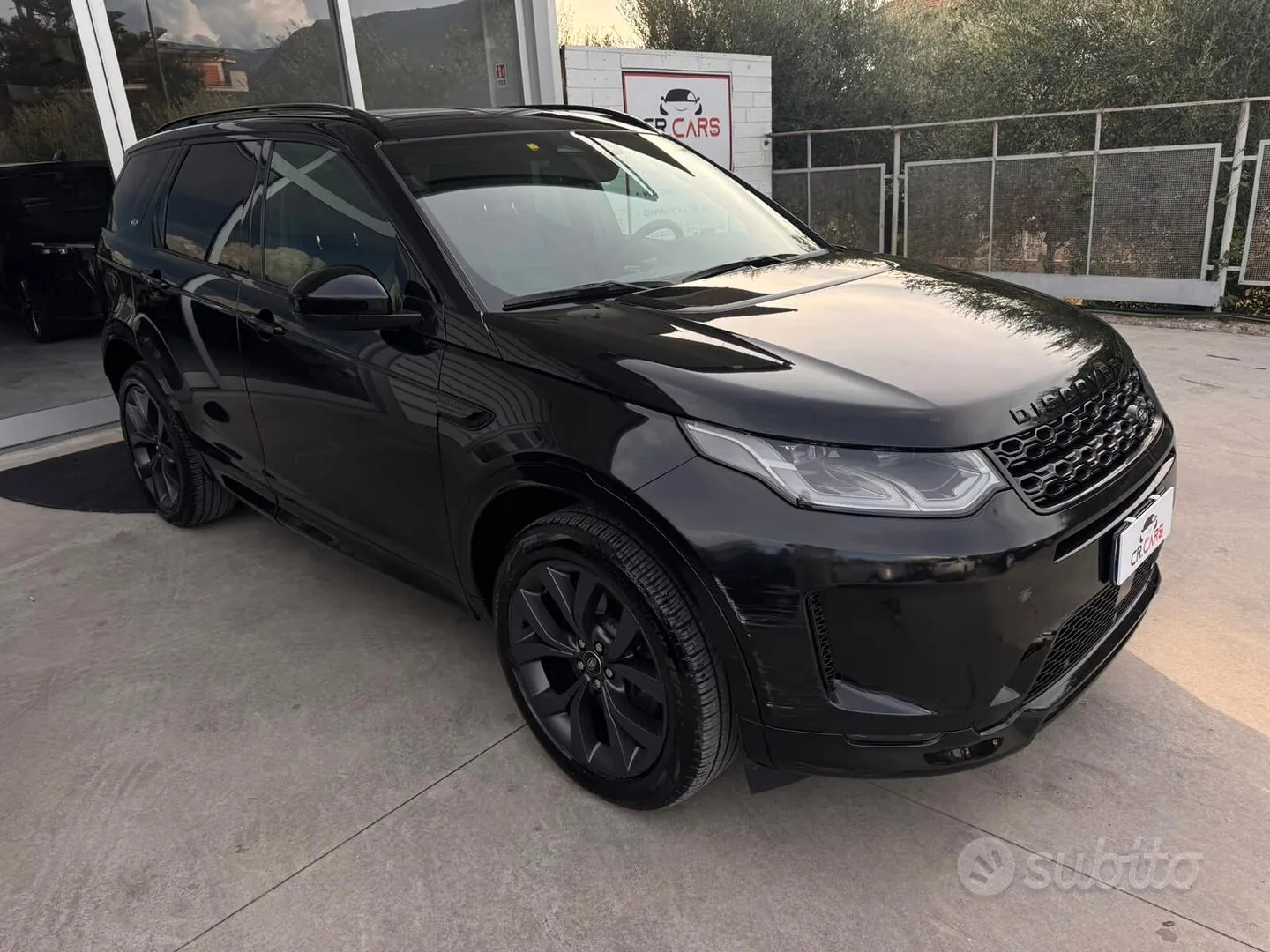 Land Rover Discovery Sport 2023 photo 2