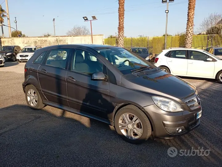 Mercedes-Benz B 180 Cdi Executive 2010 photo 3