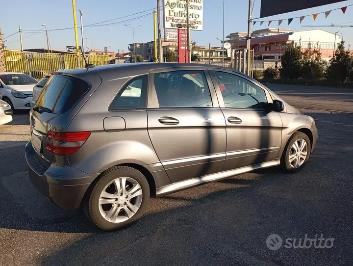 Mercedes-Benz B 180 Cdi Executive 2010 photo 4