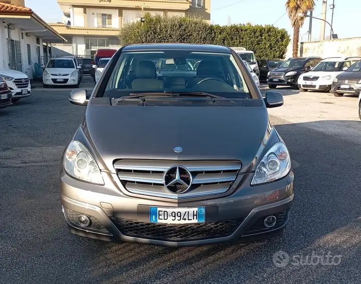 Mercedes-Benz B 180 Cdi Executive 2010 photo 2