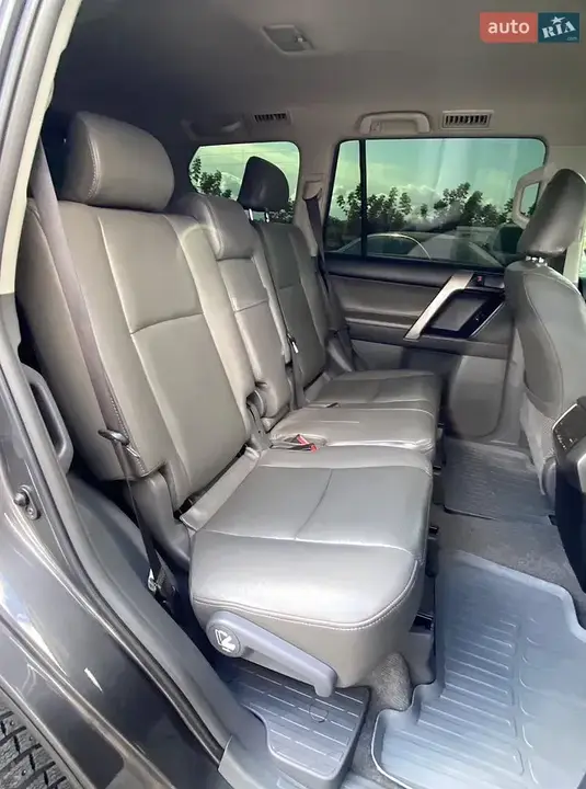 Toyota Land Cruiser Prado 2010 photo 5