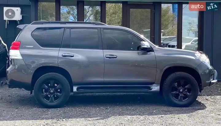 Toyota Land Cruiser Prado 2010 photo 2