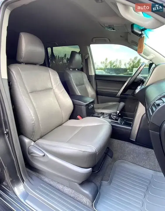 Toyota Land Cruiser Prado 2010 photo 4