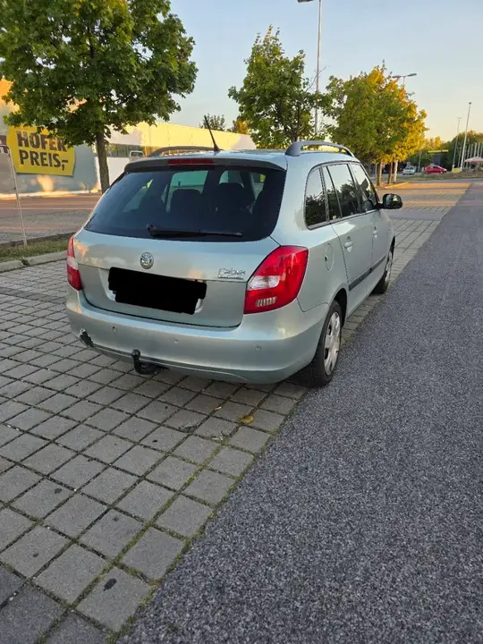 Skoda Fabia 2009 photo 2