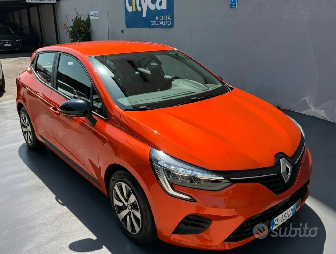 Renault Clio 2023 photo 2